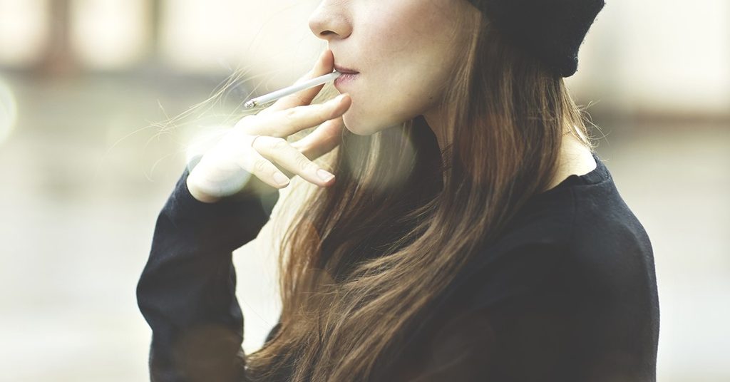 吸煙可能影響皮膚修復,暗瘡發炎期更要減少妨礙癒合的因素